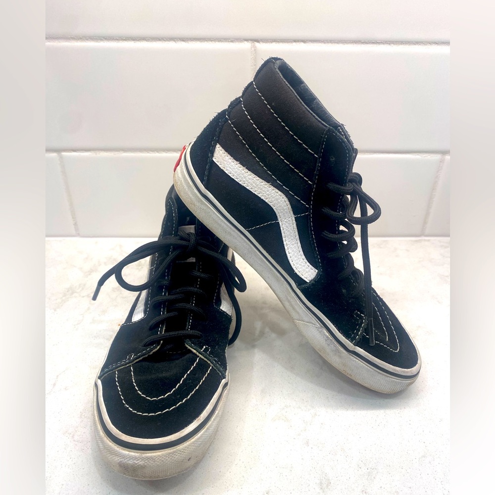 Vans Boy’s Black and White SK8-Hi Sneakers, size 4